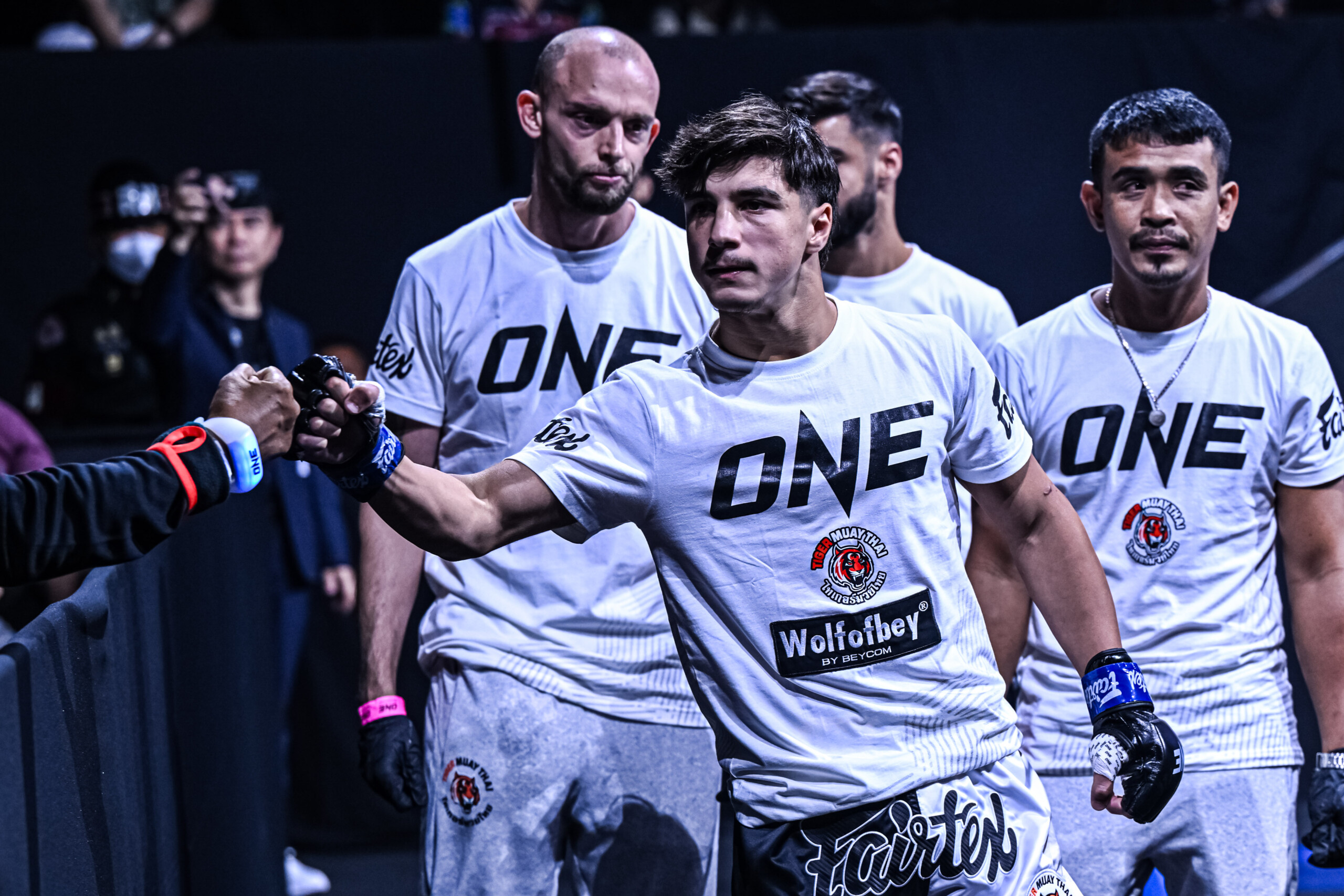 Como ver ONE Friday Fights 156 incluye horarios oficiales, canales de transmisión y plataformas digitales para Latinoamérica el 29 de mayo de 2026.