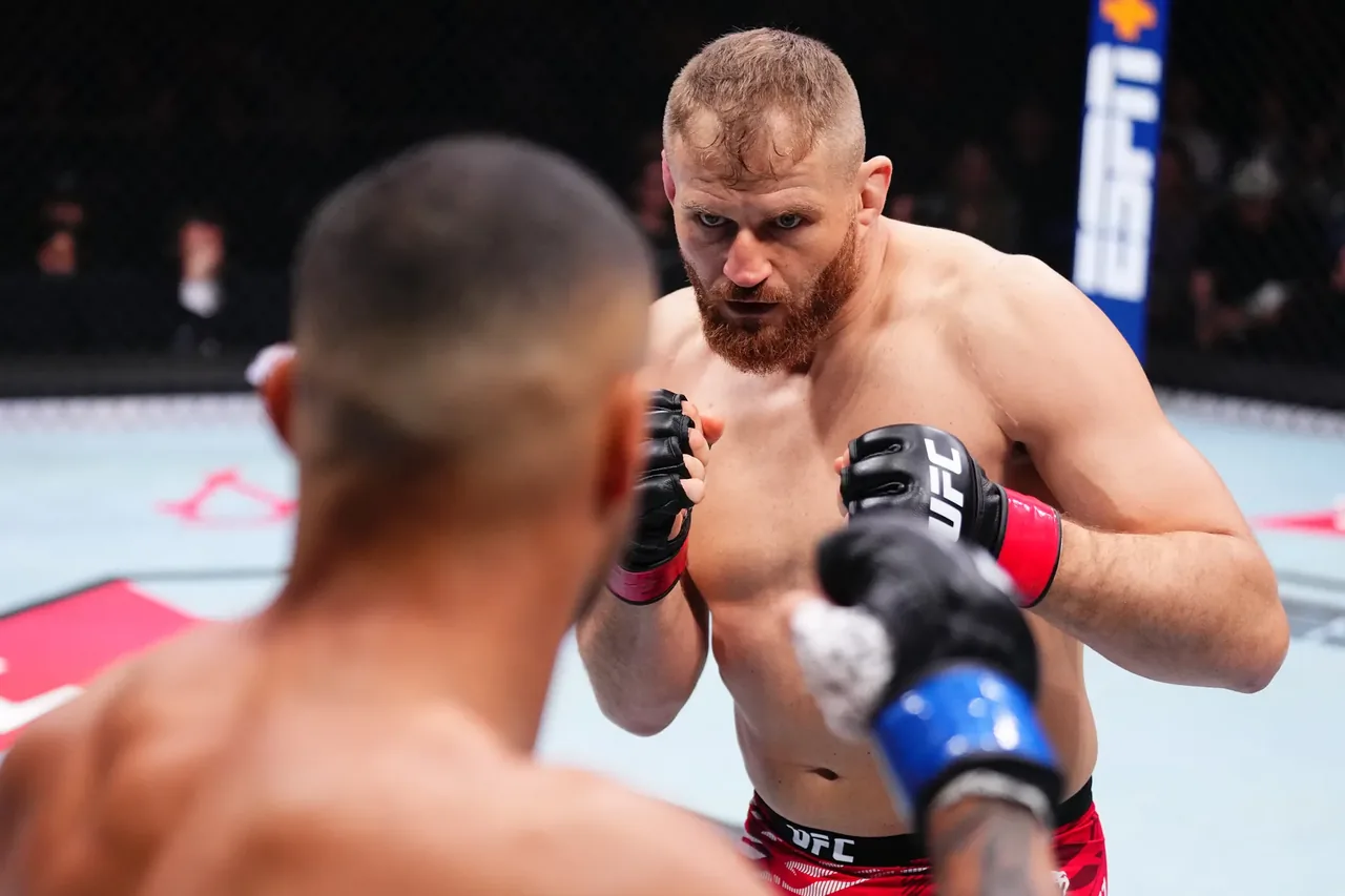 Combate de Jan Blachowicz: se operó la rodilla con éxito y ya prepara una nueva fecha para volver mientras UFC reordena el título vacante.
