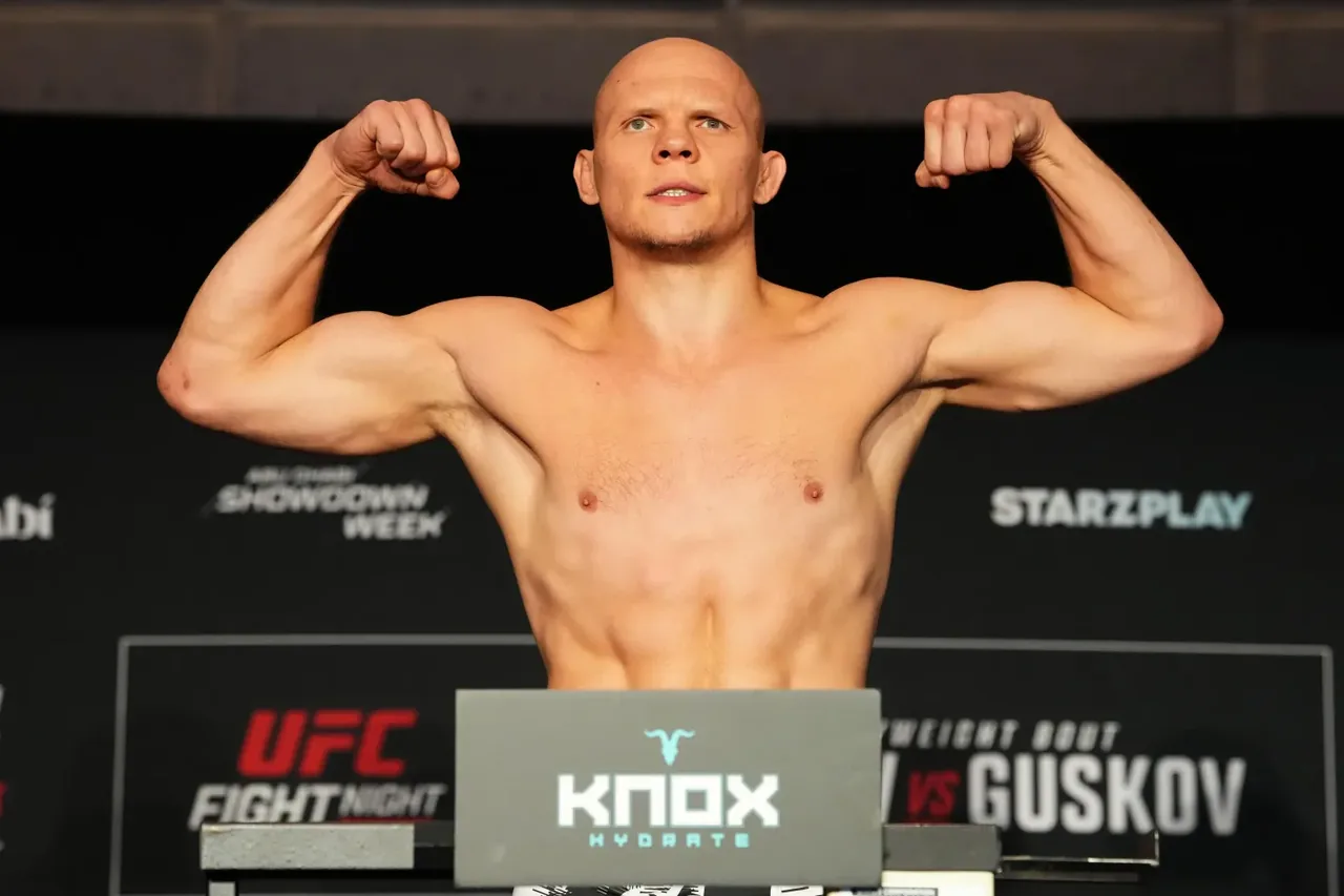 Pesajes de UFC Abu Dhabi: Ankalaev y Guskov marcaron 205.5 libras en la ceremonia oficial y la pelea será el 25 de julio en Etihad Arena.