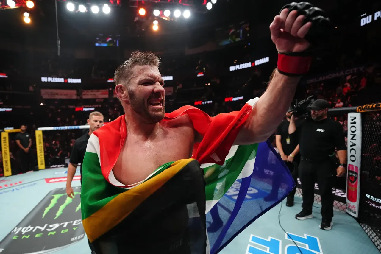 Ranking de du Plessis sube tras vencer a Usman y UFC evalúa si le da la pelea titular o una defensa más antes de 2026.